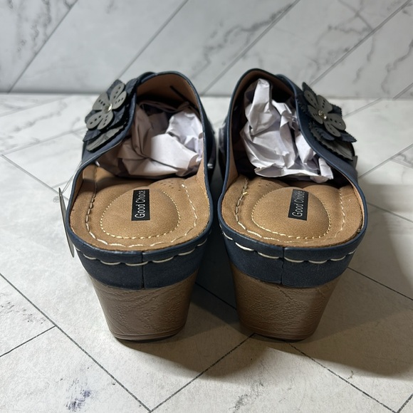 NWT Good Choice Womens Selly Navy Floral Applique Wedge Sandals Size 7M - Picture 5 of 9